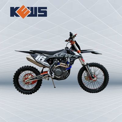검정색 250CC 엔듀로 오토바이 K16은 베넬리 트윈 캠 엔진 120KM/H로 모형을 만듭니다