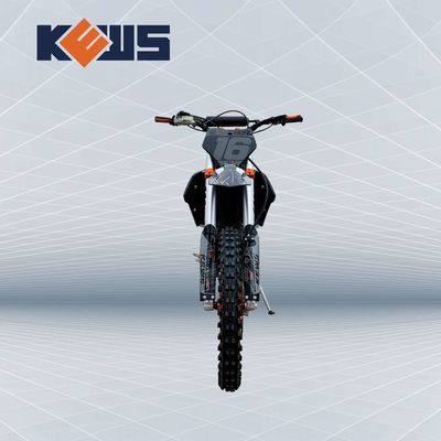 검정색 250CC 엔듀로 오토바이 K16은 베넬리 트윈 캠 엔진 120KM/H로 모형을 만듭니다