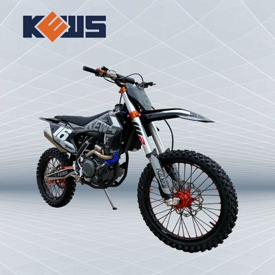 검정색 250CC 엔듀로 오토바이 K16은 베넬리 트윈 캠 엔진 120KM/H로 모형을 만듭니다