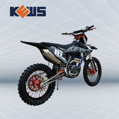 검정색 250CC 엔듀로 오토바이 K16은 베넬리 트윈 캠 엔진 120KM/H로 모형을 만듭니다