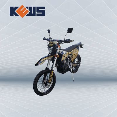 도로 경주용 오토바이 위의 골드 스티커 300CC 4유로 오토바이 NC300S의 검은 오토바이