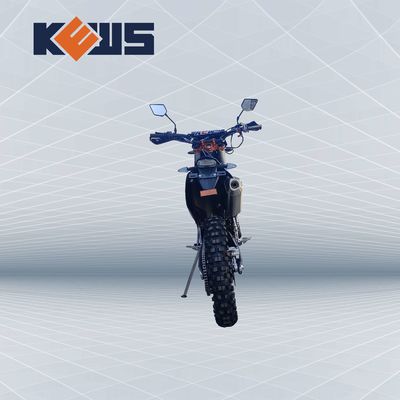 도로 경주용 오토바이 위의 골드 스티커 300CC 4유로 오토바이 NC300S의 검은 오토바이