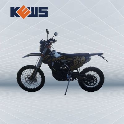 도로 경주용 오토바이 위의 골드 스티커 300CC 4유로 오토바이 NC300S의 검은 오토바이