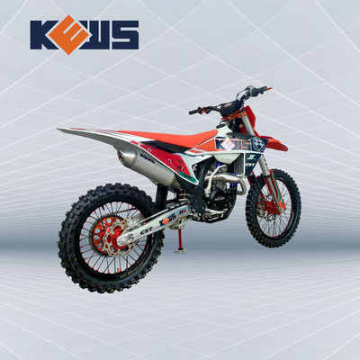 K23 모델 엔듀로 경주용 오토바이 쭝션 NC300S 식수는 네대 타격 적색 및 흑색 오토바이를 냉각시켰습니다