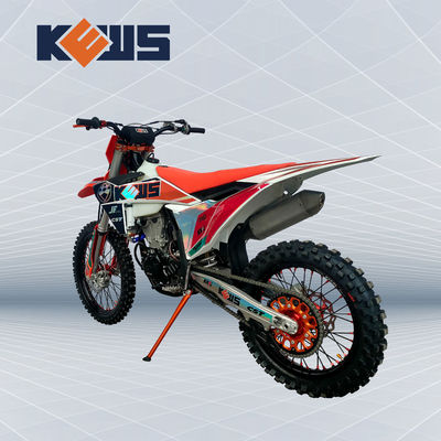 K23 모델 엔듀로 경주용 오토바이 쭝션 NC300S 식수는 네대 타격 적색 및 흑색 오토바이를 냉각시켰습니다